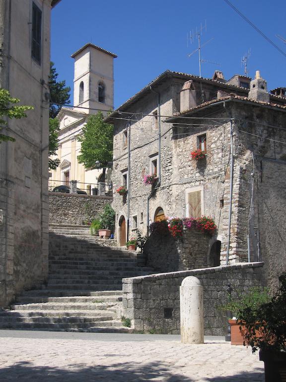 Il Sorriso Dei Monti Bed & Breakfast Orvinio Exterior foto