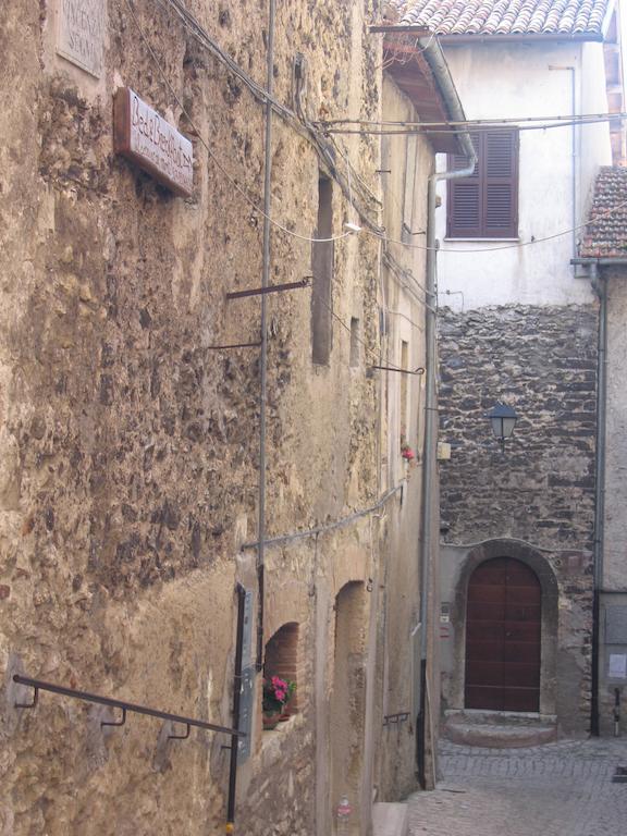 Il Sorriso Dei Monti Bed & Breakfast Orvinio Exterior foto